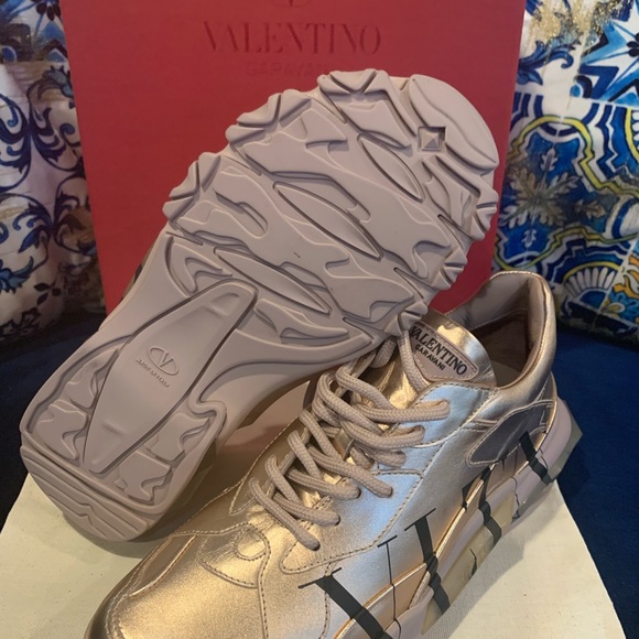Valentino Garavani metallic copper sneakers - Picture 4 of 8